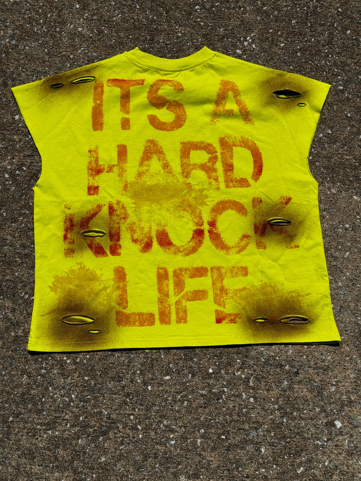 sleeveless shirt